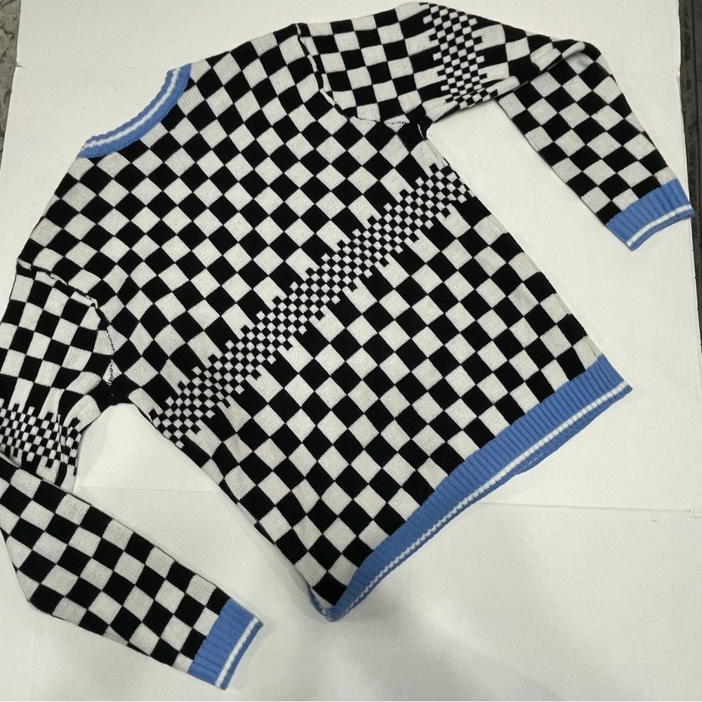 Blizzard Bay Checkered Sweater with Cat Design.. Size M. Preowned. Black & white - Picture 8 of 15